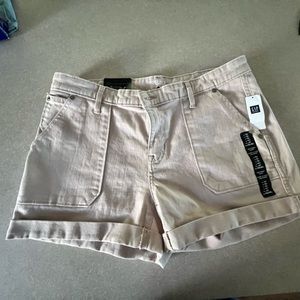 Light pink women’s Gap Girlfriend shorts. Size 12r.